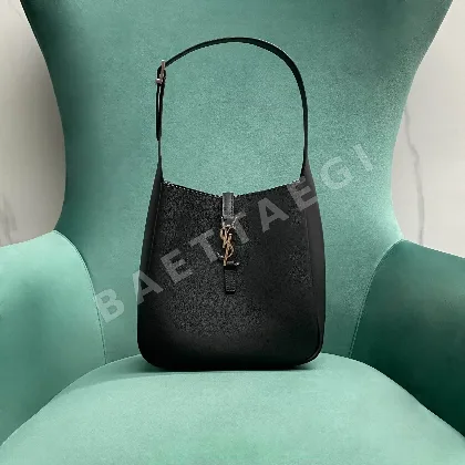생로랑 호보 스몰 언더암 가방 713938