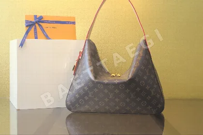 루이비통 슬라우치 미디엄 모노그램 가방 M12098