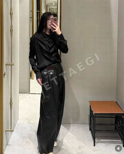 로에베 플리츠 와이드 가죽 바지