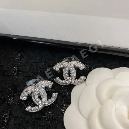 샤넬 정교한 마감 귀걸이 65726