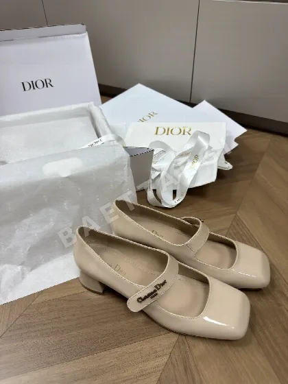 디올 여성 베이지 에나멜 메리제인 로우힐