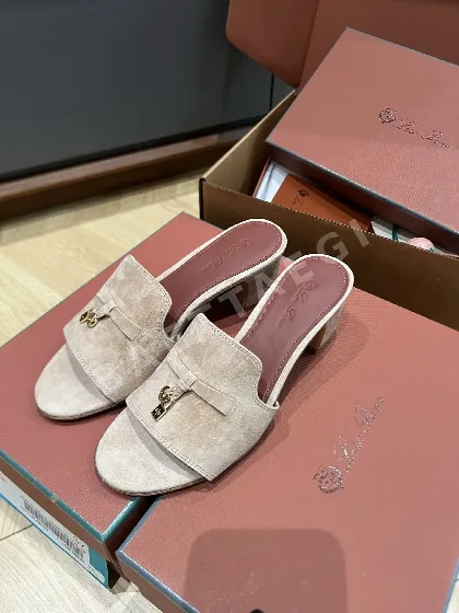 로로피아나 신발 75320