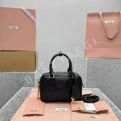 미우미우 스퀘어 볼링백 133484