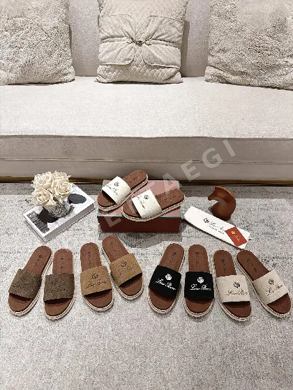 로로피아나 자수 비치 샌들 148959