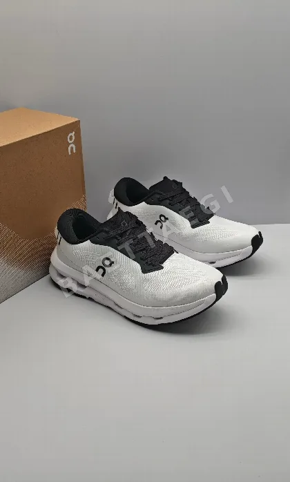 ON 클라우드존 러닝화 11832