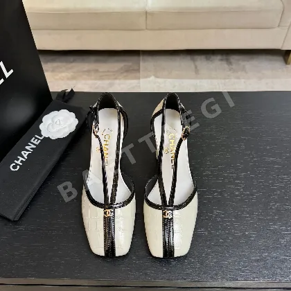 샤넬 더블 C 버클 오픈토 스트랩 샌들 98460
