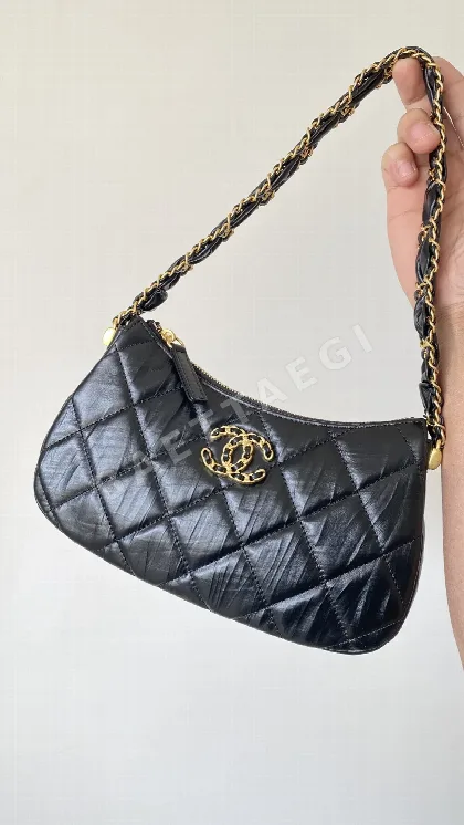 샤넬 골드 라벨 플리츠 카프스킨 블랙 숄더백 36280