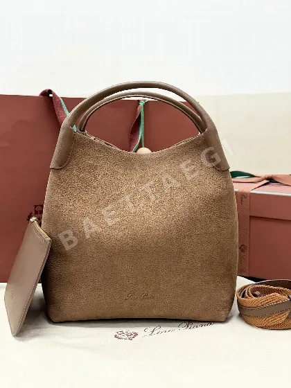 로로피아나 베일 라지 버킷백 133821