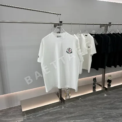 몽클레르 클래식 로고 자수 유니섹스 반팔 티셔츠 71705