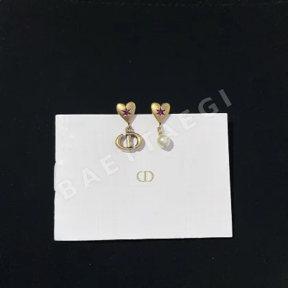 디올 D 레트로 하트 펜던트 귀걸이 60558