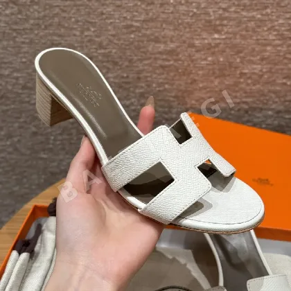 에르메스 오아시스 힐 샌들 화이트