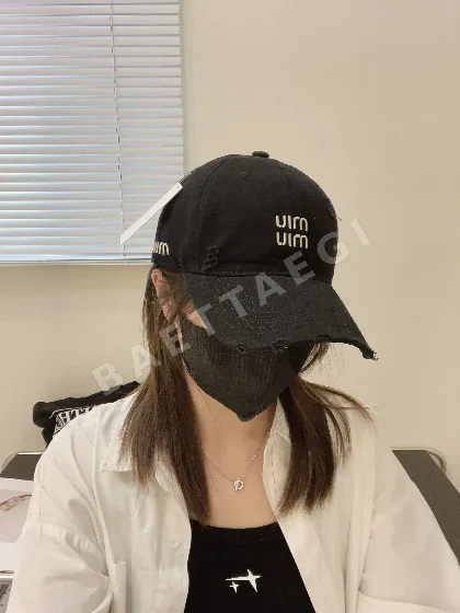 미우미우 무지 자수 베이스볼 캡 80725