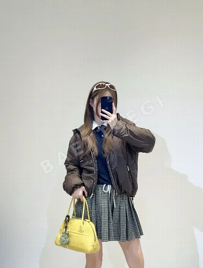 미우미우 후드 레터 메탈 지퍼 다운 자켓 202580