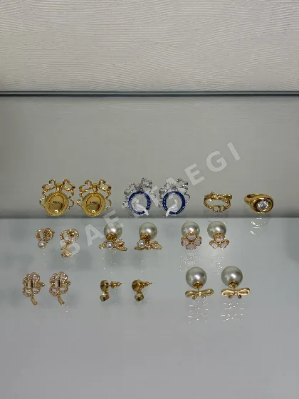 디올 귀걸이 장식 134841