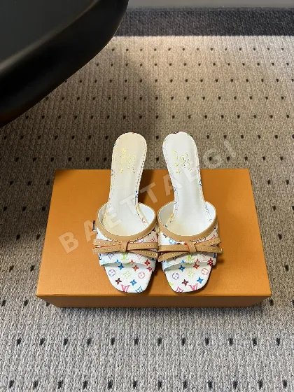 루이비통 리본 디자인 스퀘어 토 하이힐 샌들 95983