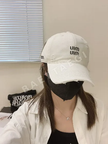 미우미우 무지 자수 베이스볼 캡 80723