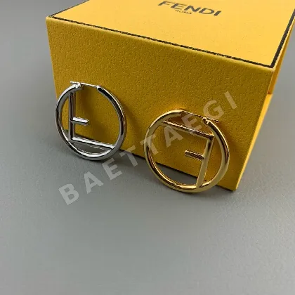 펜디 스터드 귀걸이 71380