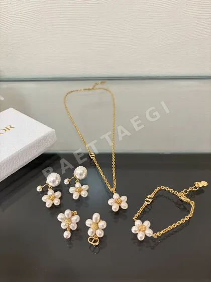디올 데이지 목걸이 134723