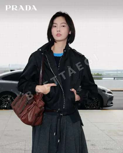 프라다 레터 로고 메탈 장식 후드 자켓 202728