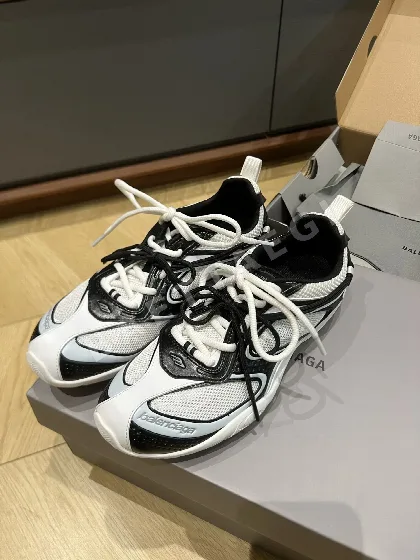 발렌시아가 뉴 레이더 스니커즈 75269