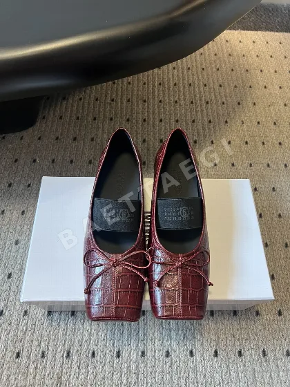 마르지엘라 뉴 스퀘어 토 발레 플랫 9174