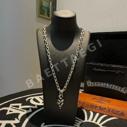 크롬하츠 혀 모양 펜던트 레터 목걸이 124975
