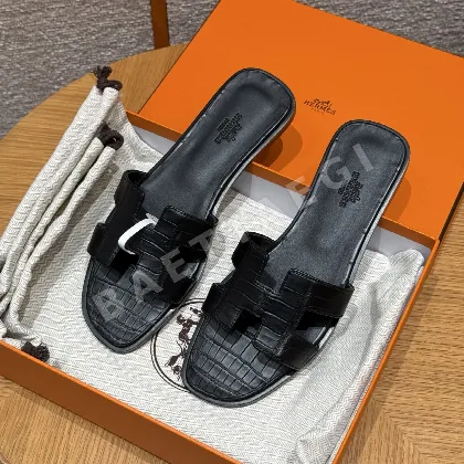 에르메스 오란 블랙 악어가죽 샌들 117501