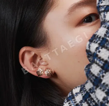 샤넬 골드 카멜리아 귀걸이 68846