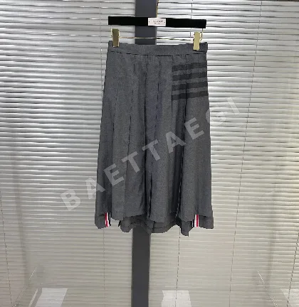 톰브라운 4바 스트라이프 플리츠 맥시 스커트 126351