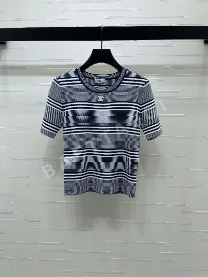 샤넬 스트라이프 라운드넥 니트 반팔 탑 103672