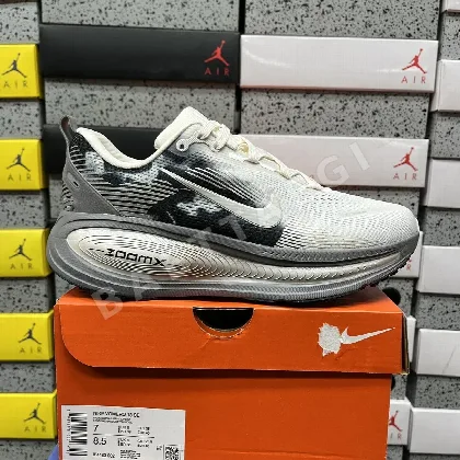 나이키 [XY] 보메로 18 IF4463-002 201688 Nike Vomero 18