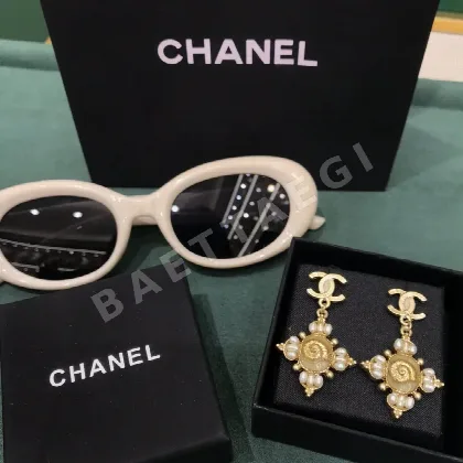 샤넬 진주 더블 C 로고 귀걸이 69157