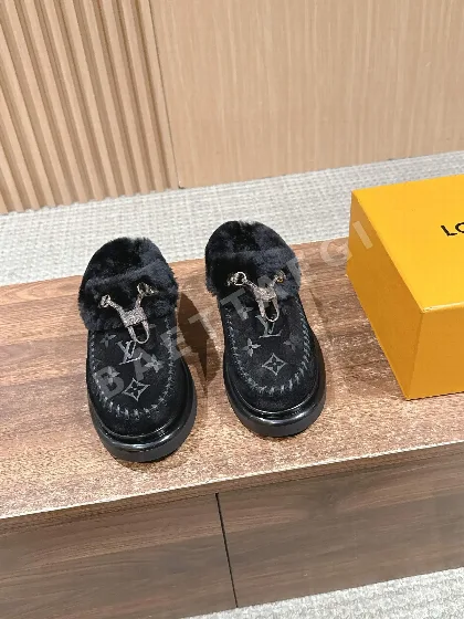 루이비통 모노그램 엠보싱 스웨이드 가죽 로퍼 151555