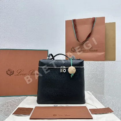 로로피아나 블랙 소가죽 백팩 128812