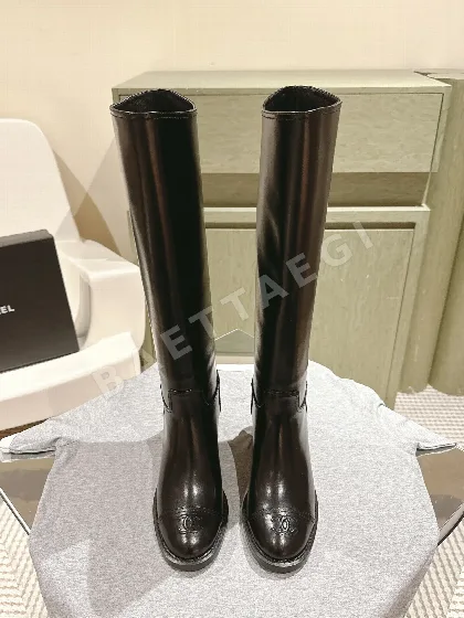샤넬 로고 자수 니하이 부츠 105179
