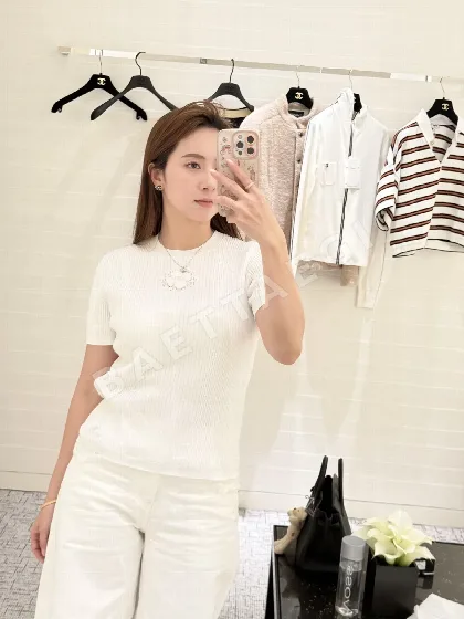 샤넬 까멜리아 자카드 슬림핏 반팔 니트 탑 5920