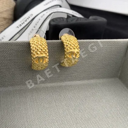 샤넬 커브드 체크 귀걸이 125072