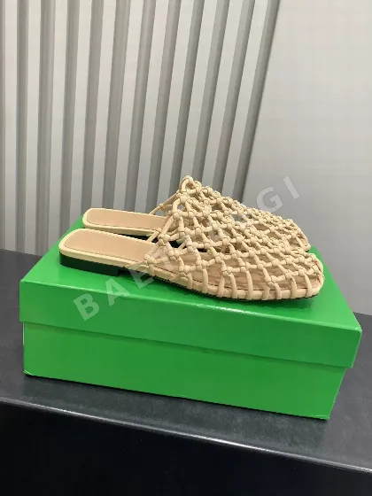 보테가베네타 직조 메시 샌들 55611