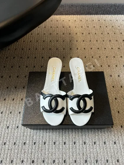 샤넬 더블 C 버클 로우힐 슬라이더 신발 96035