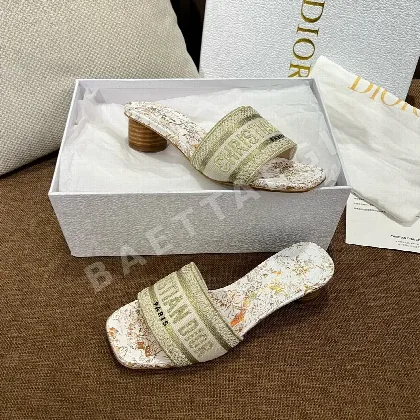 디올 라운드 힐 자수 뮬 141827