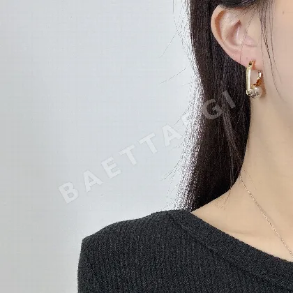 디올 나비 진주 장식 귀걸이 135212