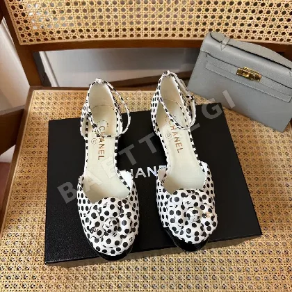 샤넬 까멜리아 플랫 샌들 3550