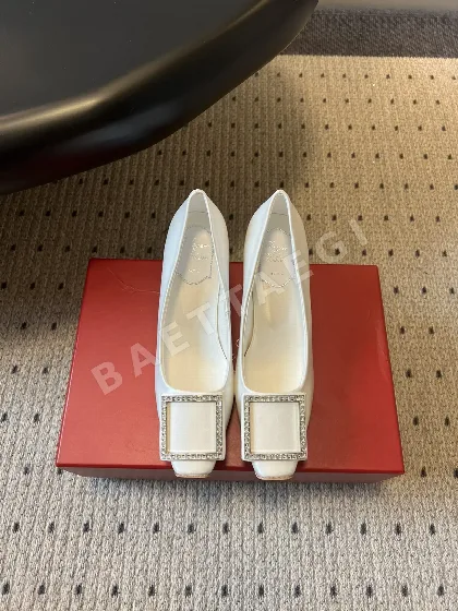 로저비비에 스퀘어 버클 새틴 스틸레토 힐 17163