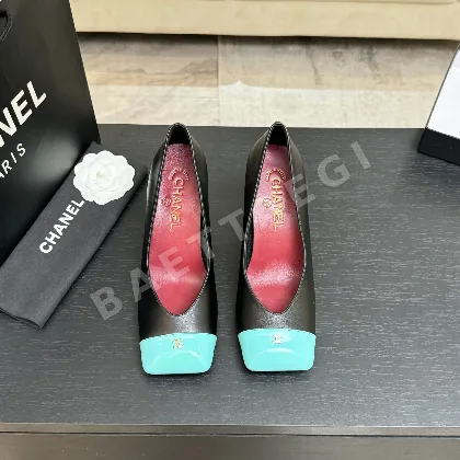 샤넬 더블 C 스티치 스퀘어 토 오픈백 샌들 98622