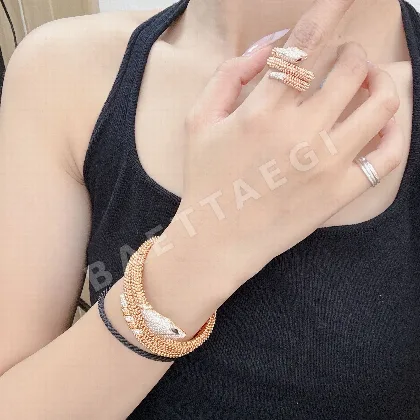 불가리 메티에 다르 에나멜 장식 팔찌 64428