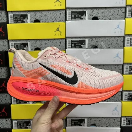 나이키 줌 보메로 18 HM6804-600 201098 Nike Zoom Vomero 18