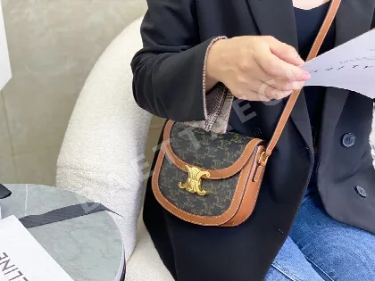 셀린느 모노그램 새들 가방 86387