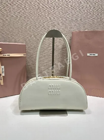 미우미우 부드러운 가죽 볼링백 68663