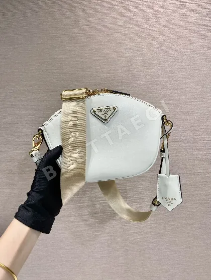 프라다 카프스킨 미니 숄더백 1BH212