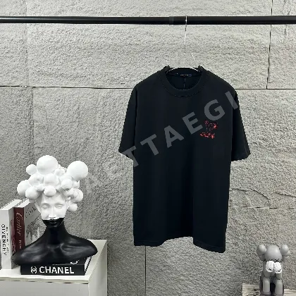 루이비통 3D 자수 레터 코튼 반팔 티셔츠 48933